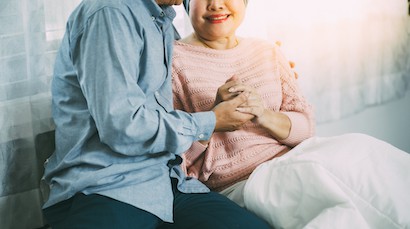 elderly-husband-encouraging-wife-during-chemotherapy-cure-cancer